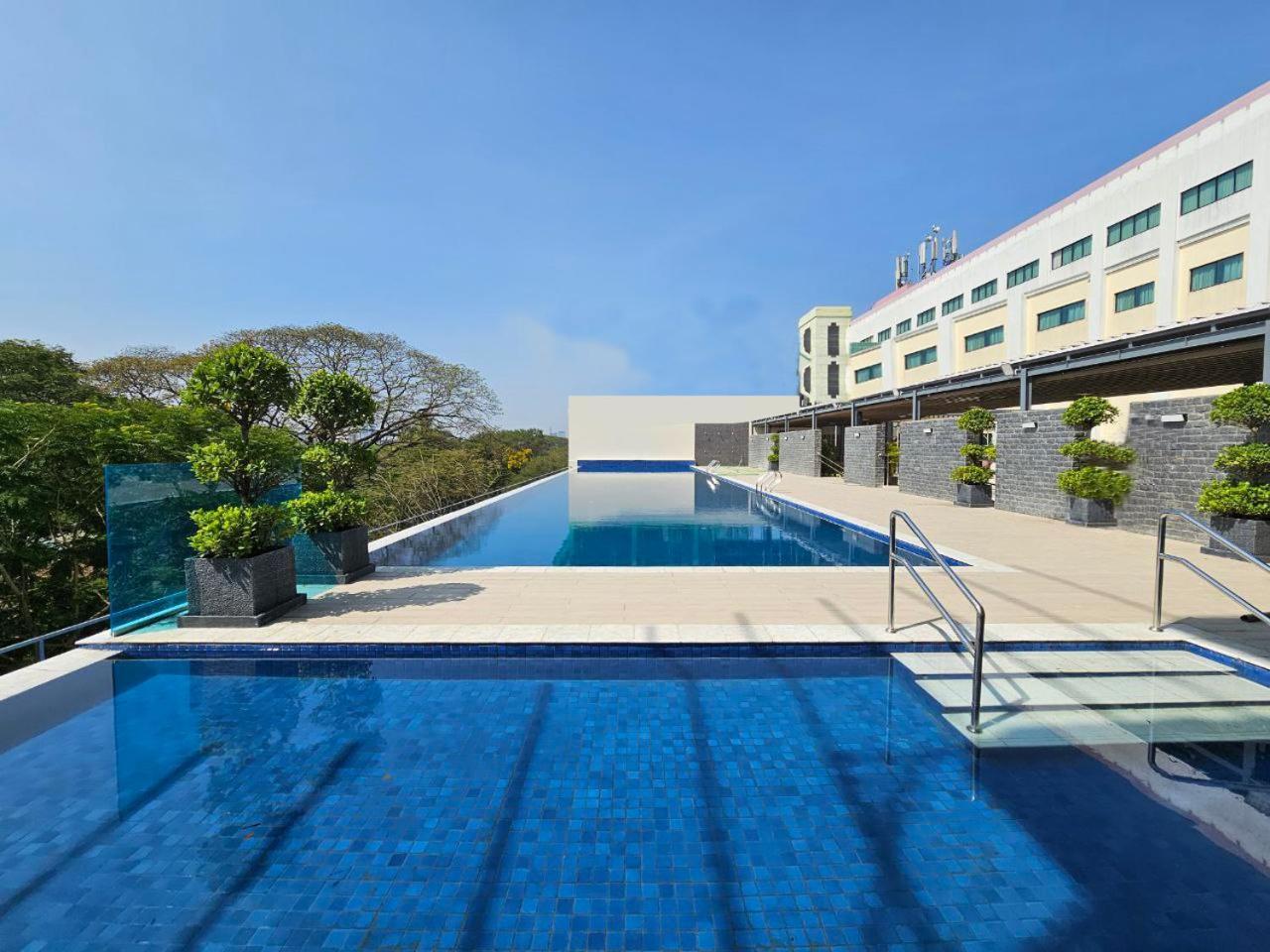 Summit Parkview Yangon Hotel Екстериор снимка